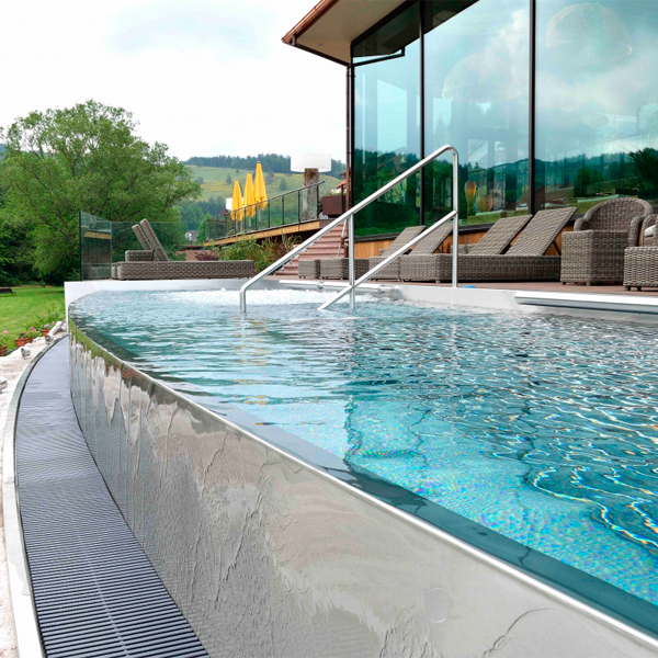 inox infinity pool in a hotel by Piscine Artinox