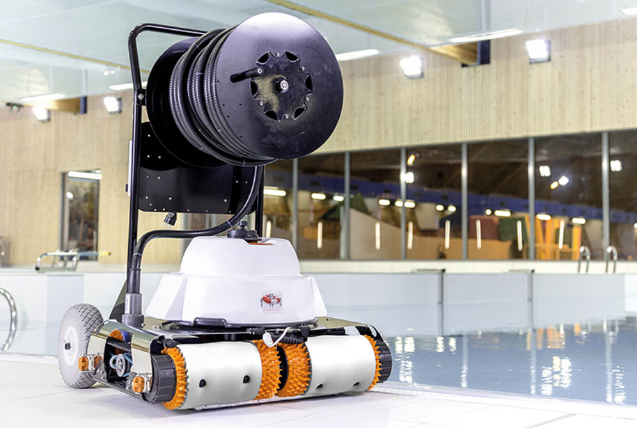 Hexagone Chrono MP3 robotic pool cleaner for public pool