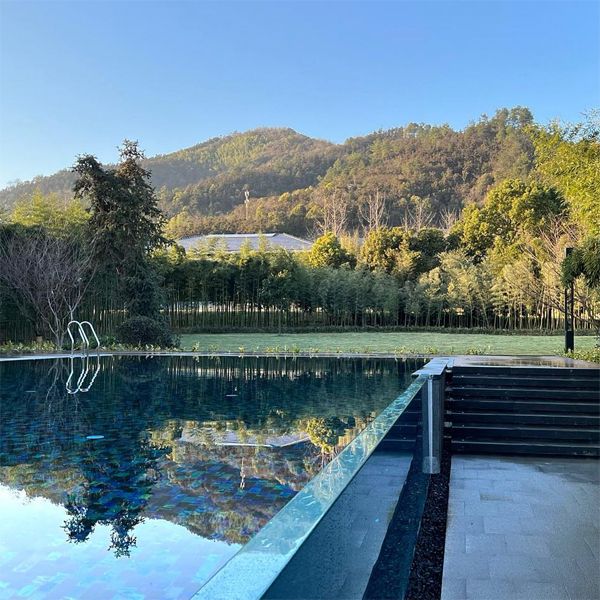 transparent infinity pool, by Aupool