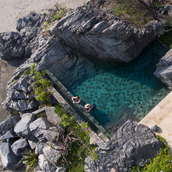 Una piscina infinity única con vistas al mar de CDM Casas de Mexico
