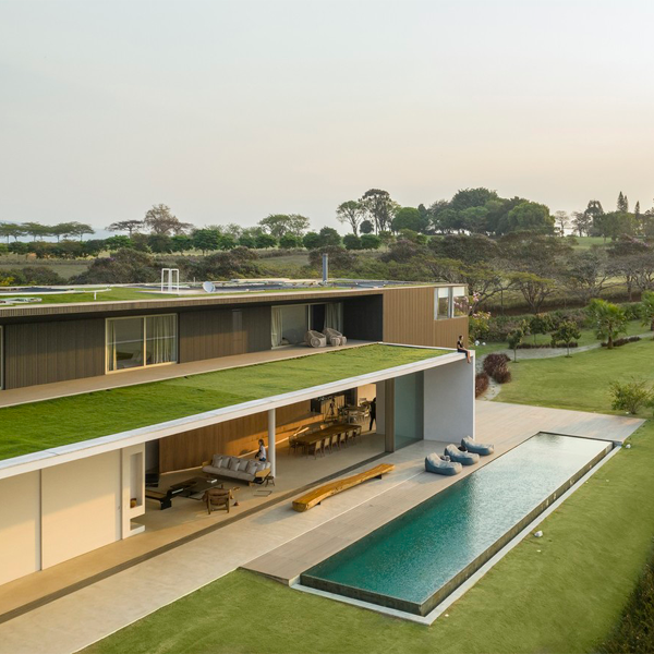 piscinas desbordante infinity en casa de diseño minimalista
