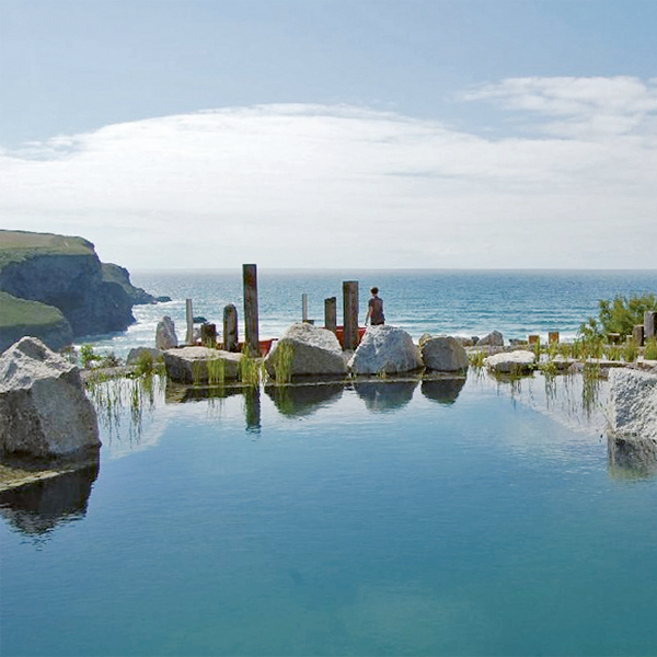 piscina natural en el hotel Scarlet de Cornualles por Immergruen