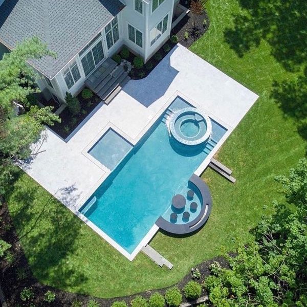 vista dron de piscina privada con spa de SJ Pools and Landscaping