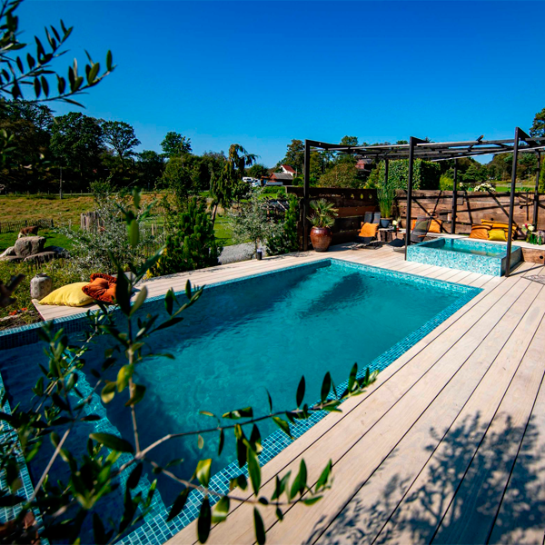 piscina y spa en gresite brillante por Komplett Utemiljo