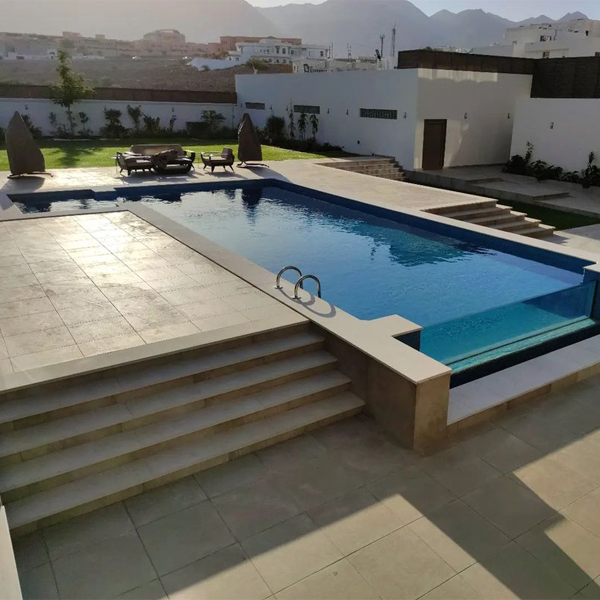 piscina infinity transparente, de Alpha Pools Oman