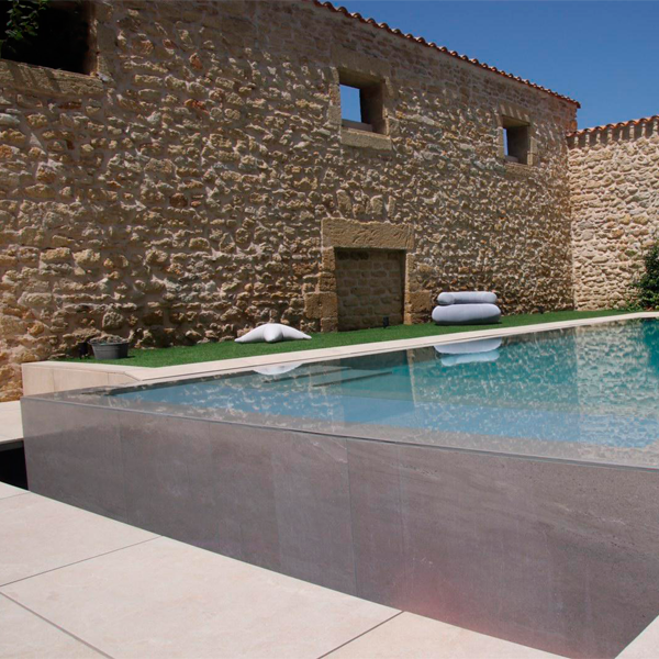 piscina espejo por Azur Composites Piscines Sonerem