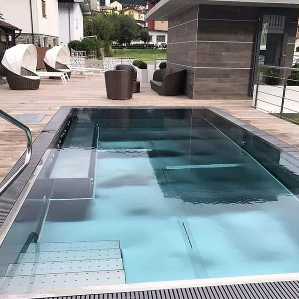 piscina desbordante de acero por Blumaxx Wellness