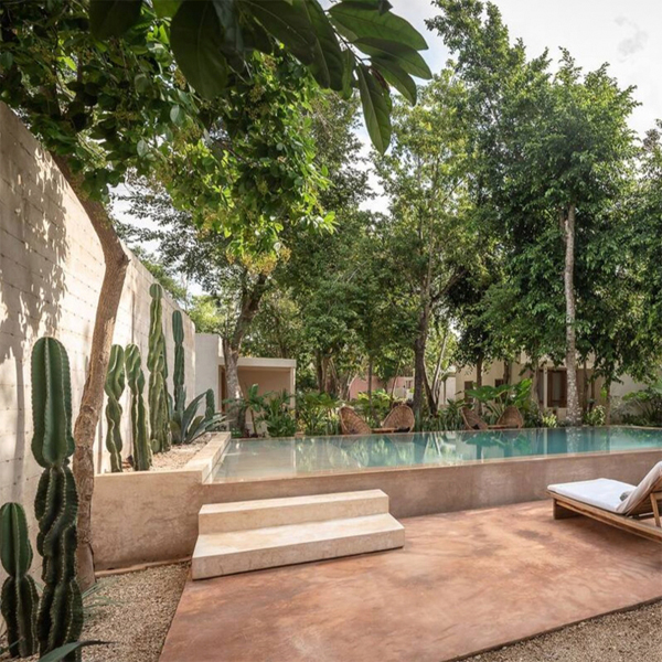alberca desbordante, tipo infinity, con revestimiento continuo, en un elegante proyecto de hotel boutique, por Collectif Como