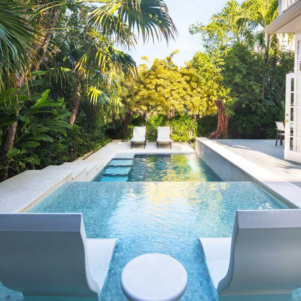piscina privada en dos alturas