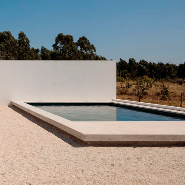 mini piscina en vivienda particular por DC AD