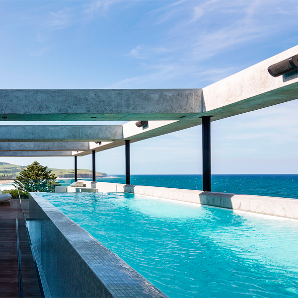 piscina infinity elevada en un proyecto de Futureflip