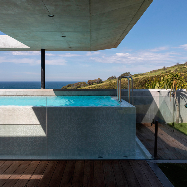 piscina infinity elevada en un proyecto de Futureflip