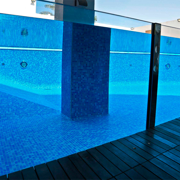 interior piscina desde piscina transparente