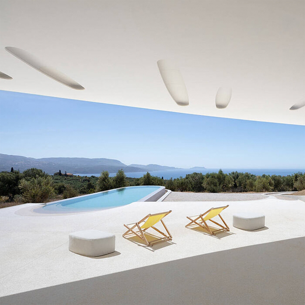 piscina infinita de diseño futurista y minimalista, en un moderno proyecto de casa de Lassa Architects