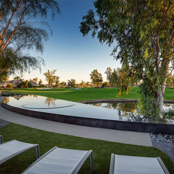 piscina infinity a medida con spa incorporado, por Liquid Evolution Pools