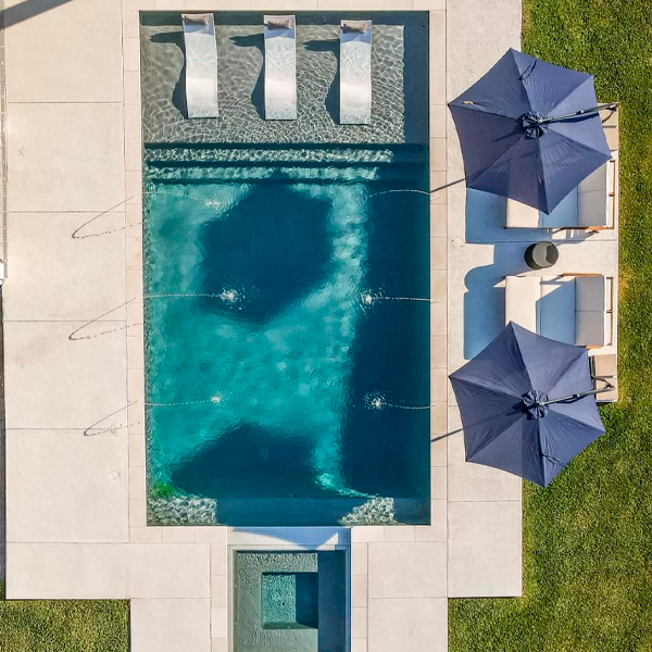 piscina, spa y paisajismo por Makaira Landscape Pools