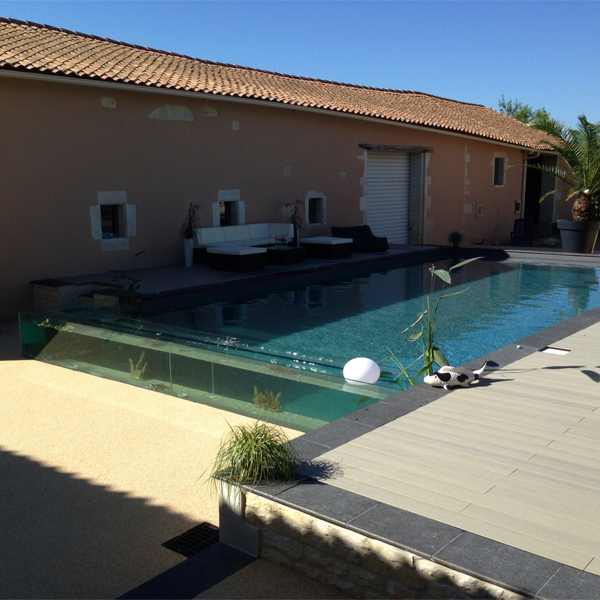 una piscina única y transparente, de Piscines et Concept
