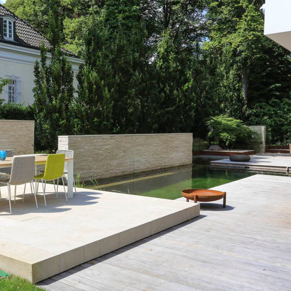 piscina natural de diseño moderno, por Postdamer Gaerten