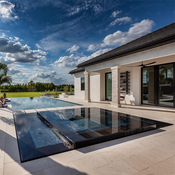 piscina espejo y spa por Ryan Hughes Design