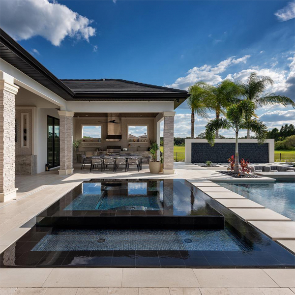 piscina espejo y spa por Ryan Hughes Design