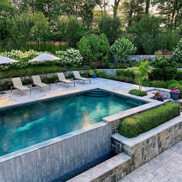 piscina infinity de lujo por Scenic Landscaping