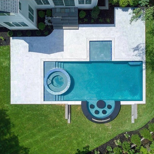 vista dron de piscina privada con spa de SJ Pools and Landscaping