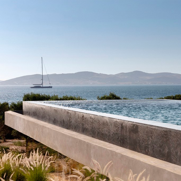 piscina volada tipo infinity por Studio Seilern