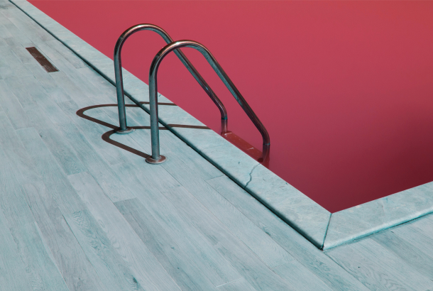 Ejemplo revestimiento piscina en color rojo