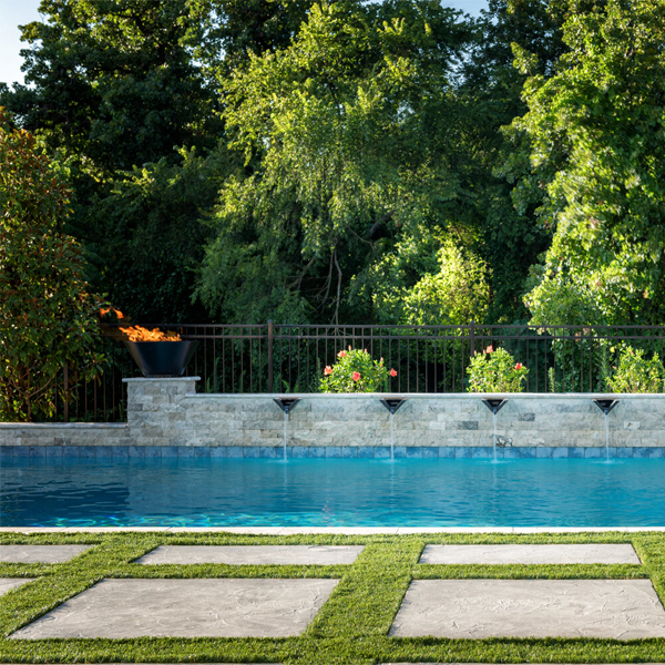 une piscine privée avec spa par Spartan Pool Patio