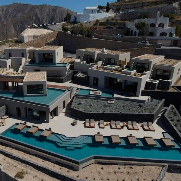 piscine à débordement dans l´hôtel North Santorini, projet par Vassilis Zorzos