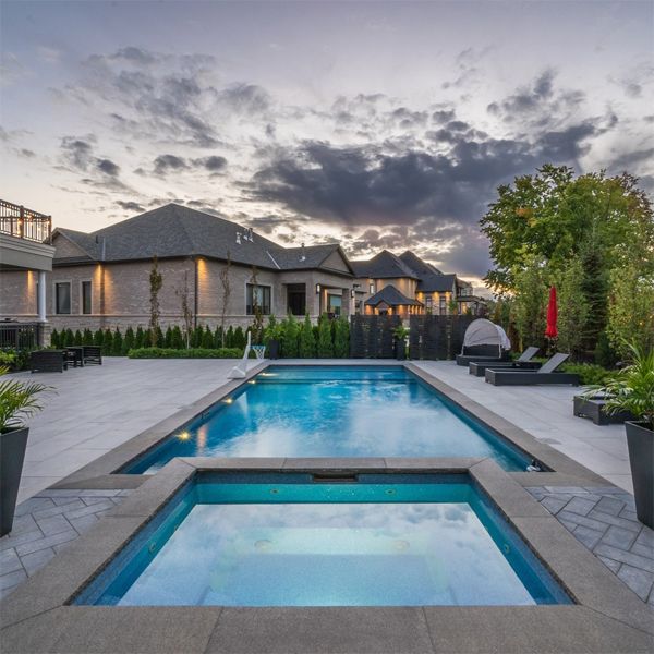 piscine de design classique avec spa, par Aqua Spa Pools
