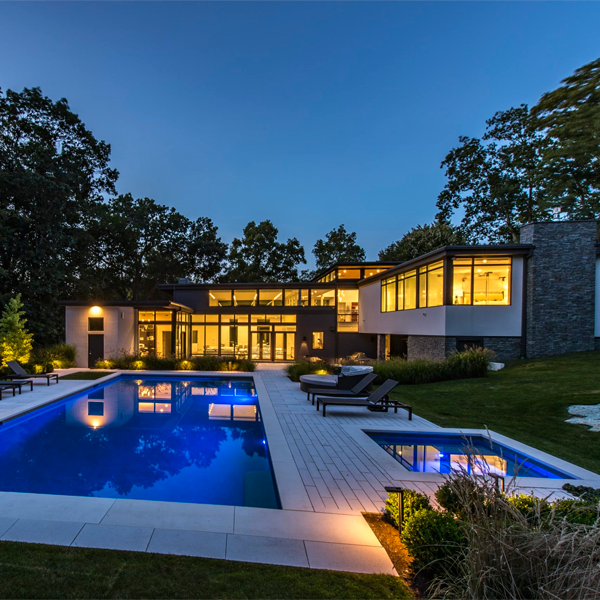 piscine et spa la nuit par Environmental Pools