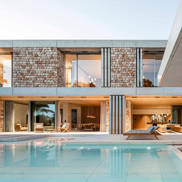 piscine à débordement design par Beef Architekti