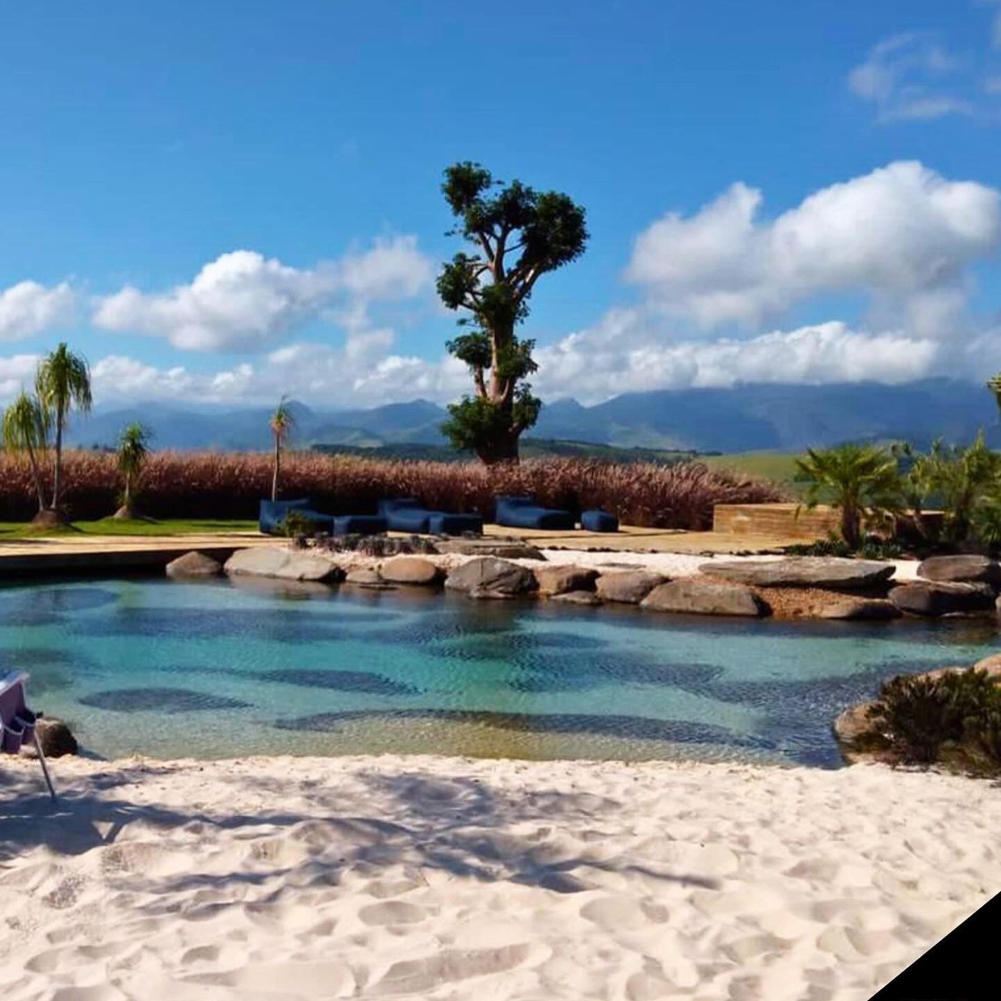 Piscine style plage sur mesure par Genesis Ecossistemas