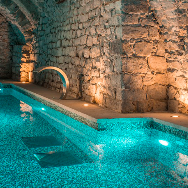 piscine spa intérieure par Hydroconcept Monaco