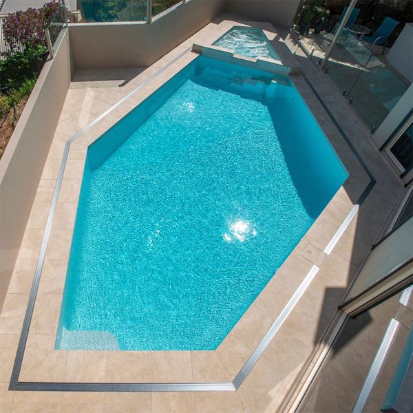 vue drone d´une piscine sur mesure avec spa, par Adelaide Classic Pools