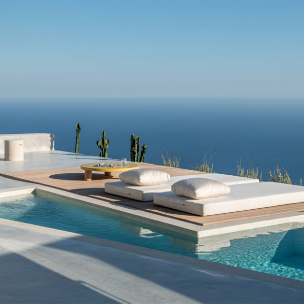 mini piscine à débordement dans un projet par Kapsimalis Architects