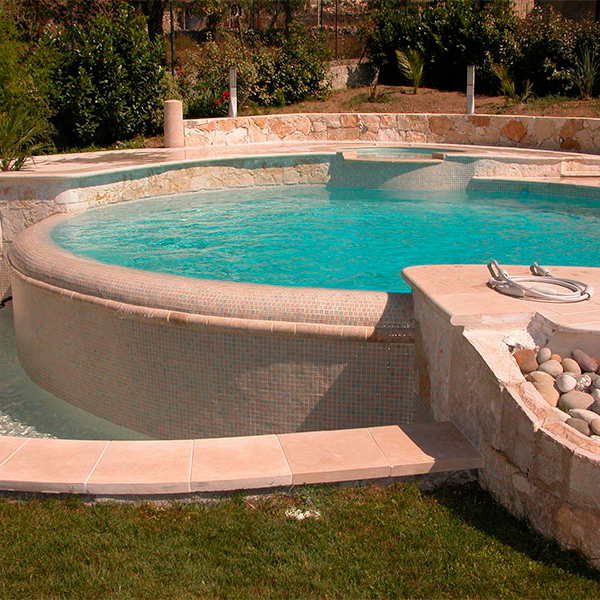 piscine sur mesure à débordement
