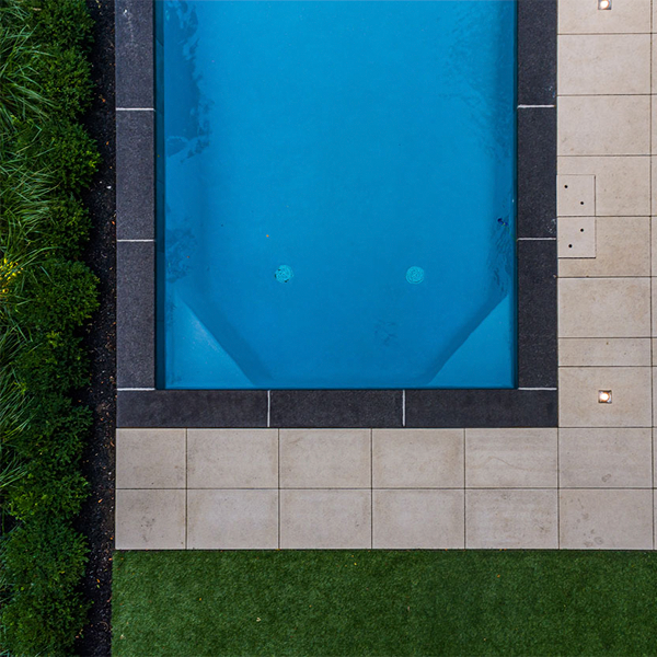 vue drone d´une minipiscine
