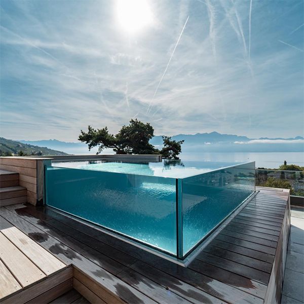 mini piscine inox avex parois vitrées dans un rooftop, par Piscines Inox Talya