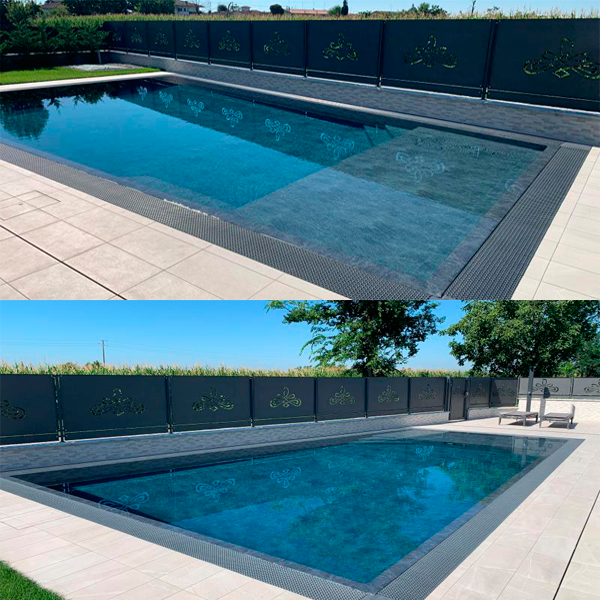 Piscina con reflejo en el agua de la decoración de la valla exterior
