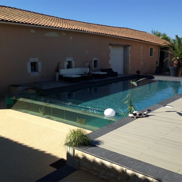 piscine privée avec parois en verre, par Piscines et Concept