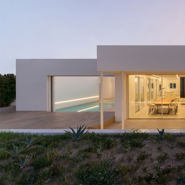 villa minimaliste et piscine par Ruben Muedra