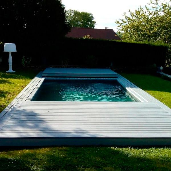 mini piscine préfabriquée par Essonne Piscine et Spa, avec terrasse mobile