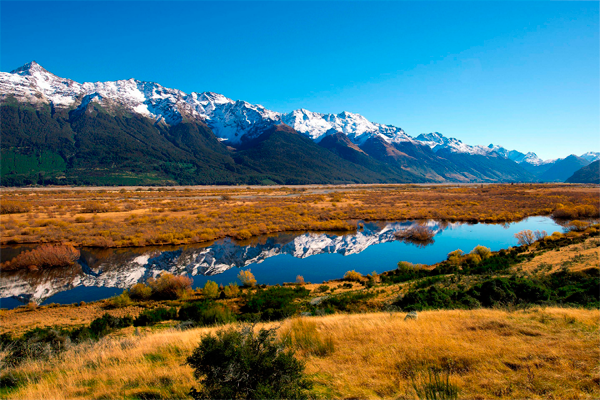 Paisaje de nueva zelanda con montañas nevadas