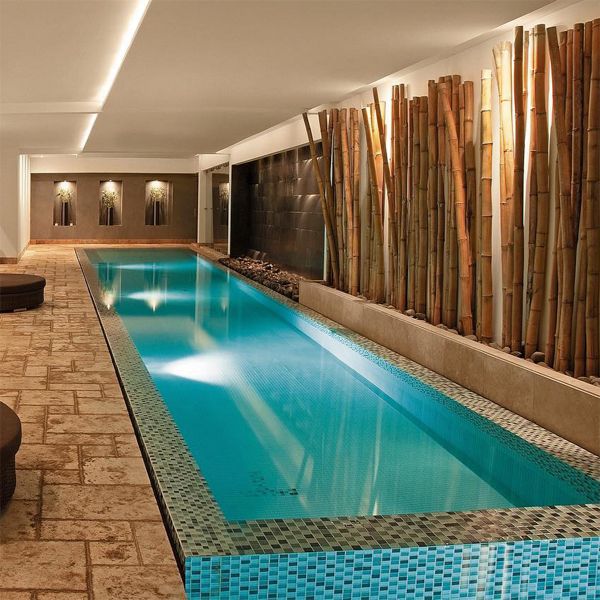 piscine à débordement intérieure, par Urban Design South