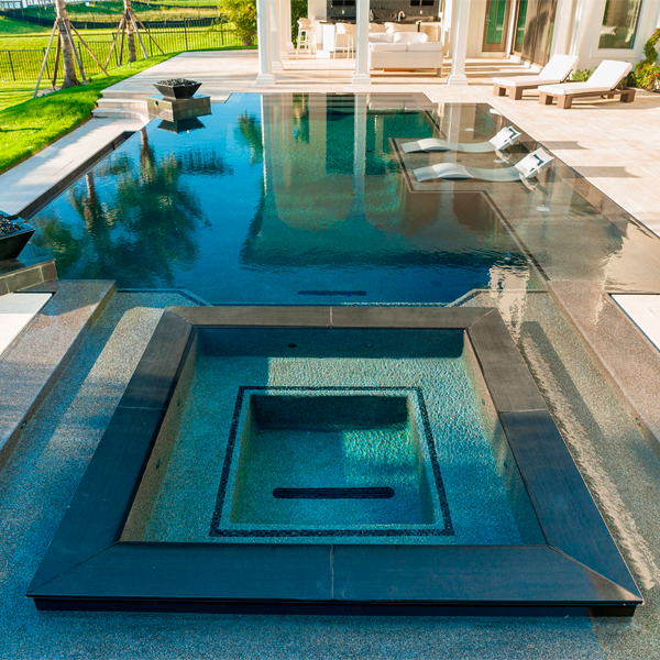 piscine miroir et spa par AAA Custom Pools